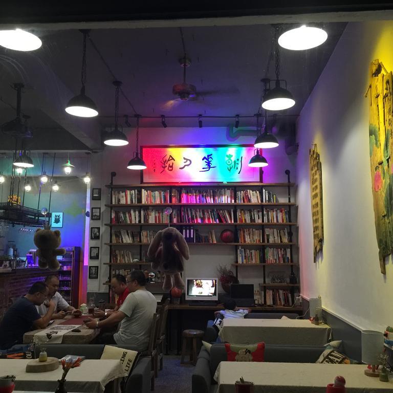 Zhaohuaxishi Youth Homestay Guangzhou