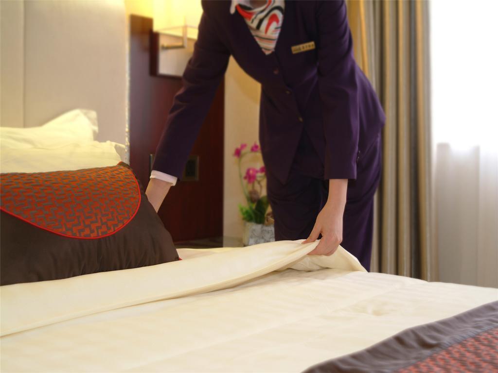 Hotel Guangdong Hotel-free Shuttle & Registration Counter Service During Fair