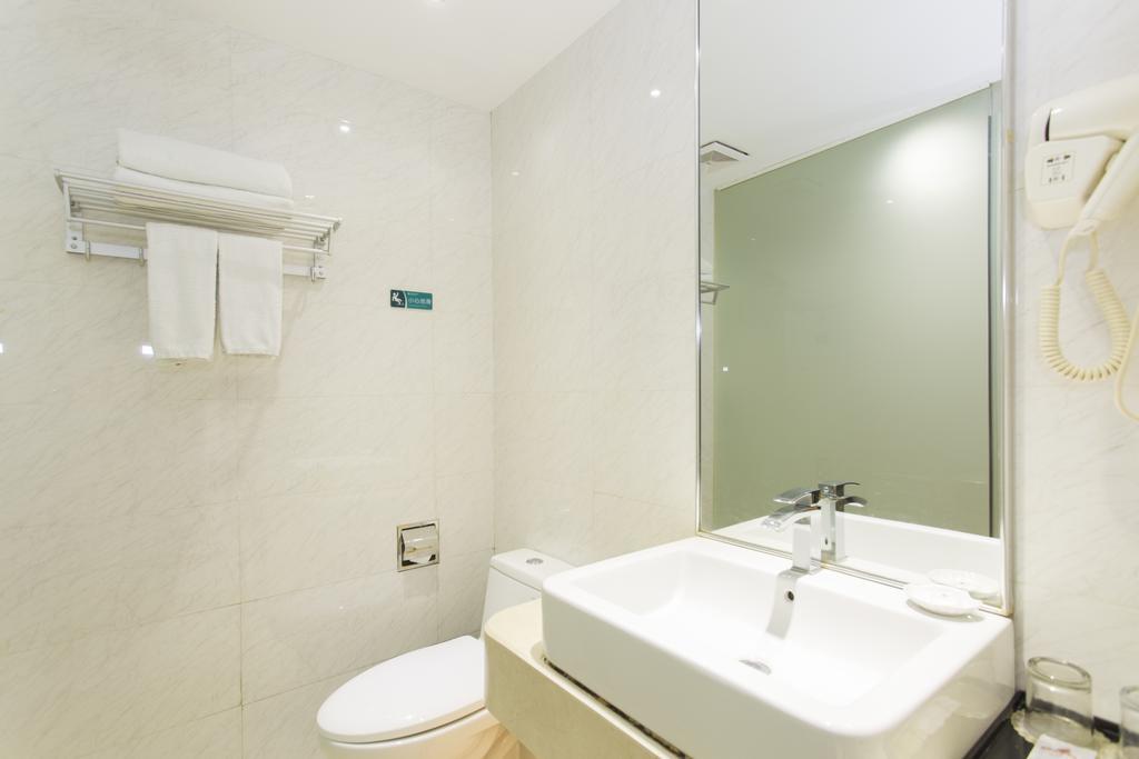 Kaiserdom Hotel: Tower Views & Fair Shuttle Service 3* Guangzhou