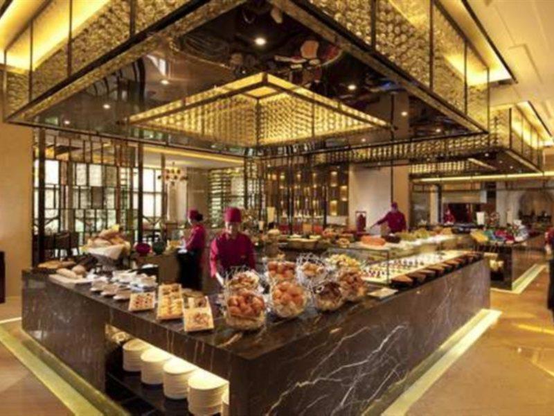 Hotel Hilton Baiyun - Free Shuttle For Fair Period, Close To Luhu Golf Club & Leather Market 5*