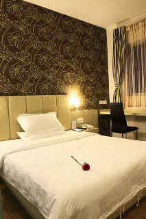 Tavernew Hotel