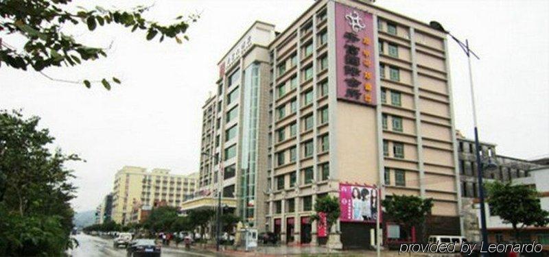 Baiyun Cheerful Hotel 4*