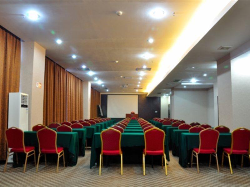 Vienna Shaheding Metro Station Hotel Guangzhou