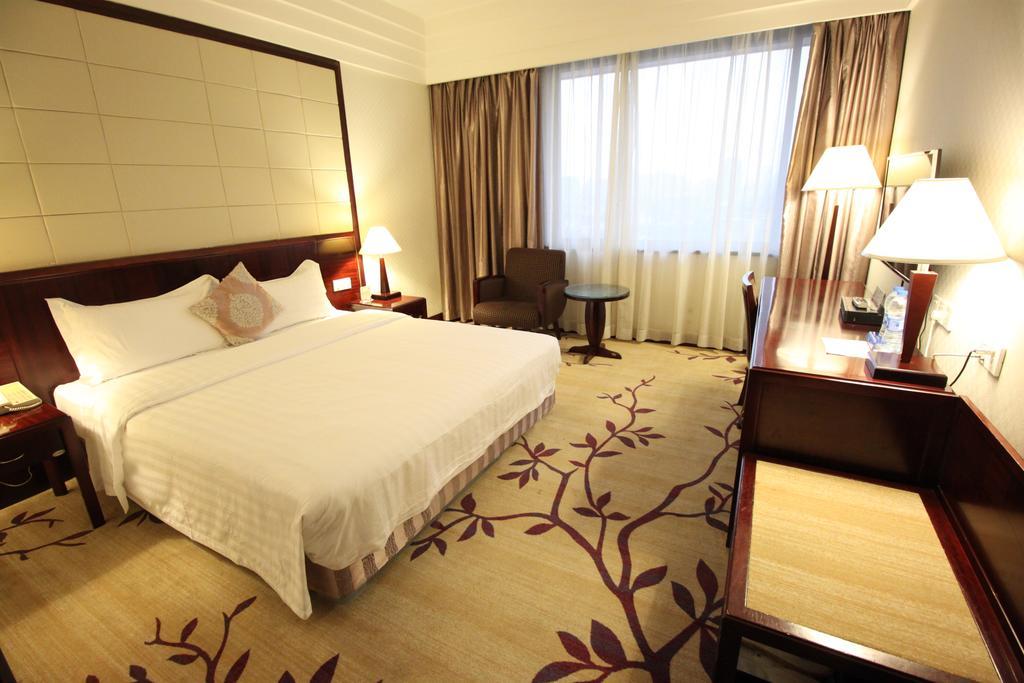 Hotel Guangzhou Hotel 3*