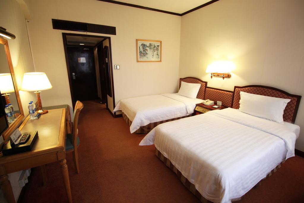 Hotel Guangzhou Hotel 3*
