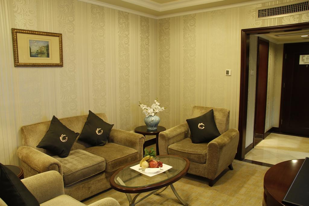 The Royal Marina Plaza Hotel