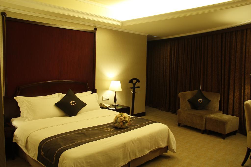The Royal Marina Plaza Hotel 5*