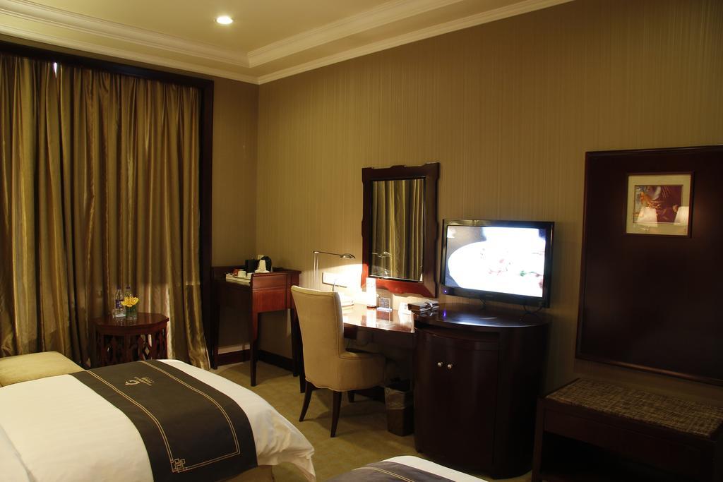 The Royal Marina Plaza Hotel