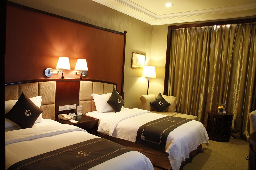 The Royal Marina Plaza Hotel 5*