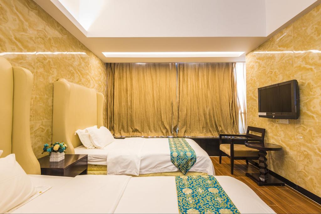 Grand Continental Apartment