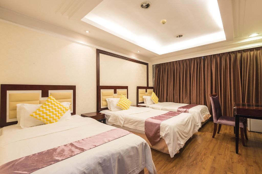 Grand Continental Apartment