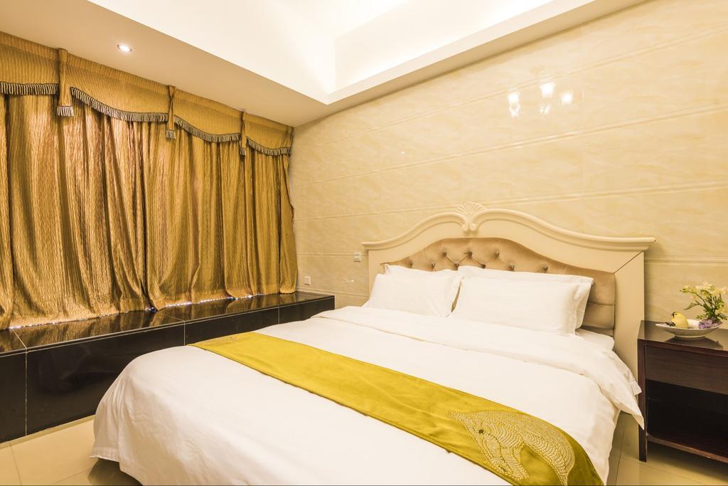 Grand Continental Apartment