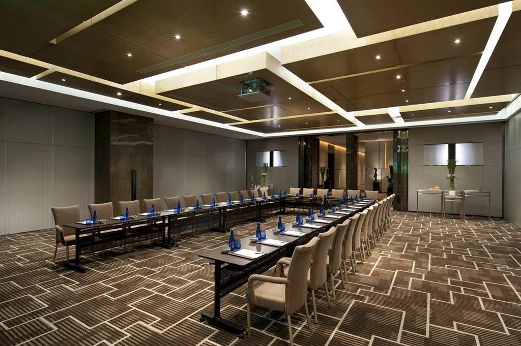 Hilton Tianhe: Fair Shuttle & Registration 5*