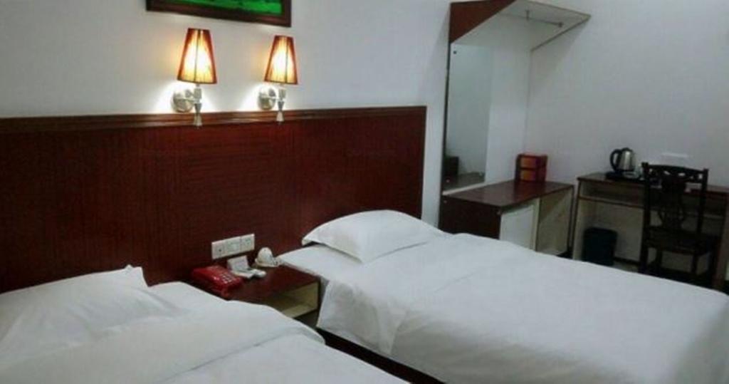 Aoqi Business Hotel 2*