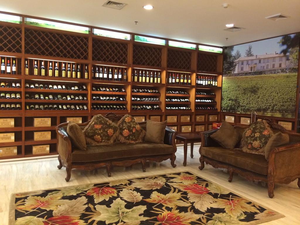 Orange Select Huanshi East Road Hotel 3*