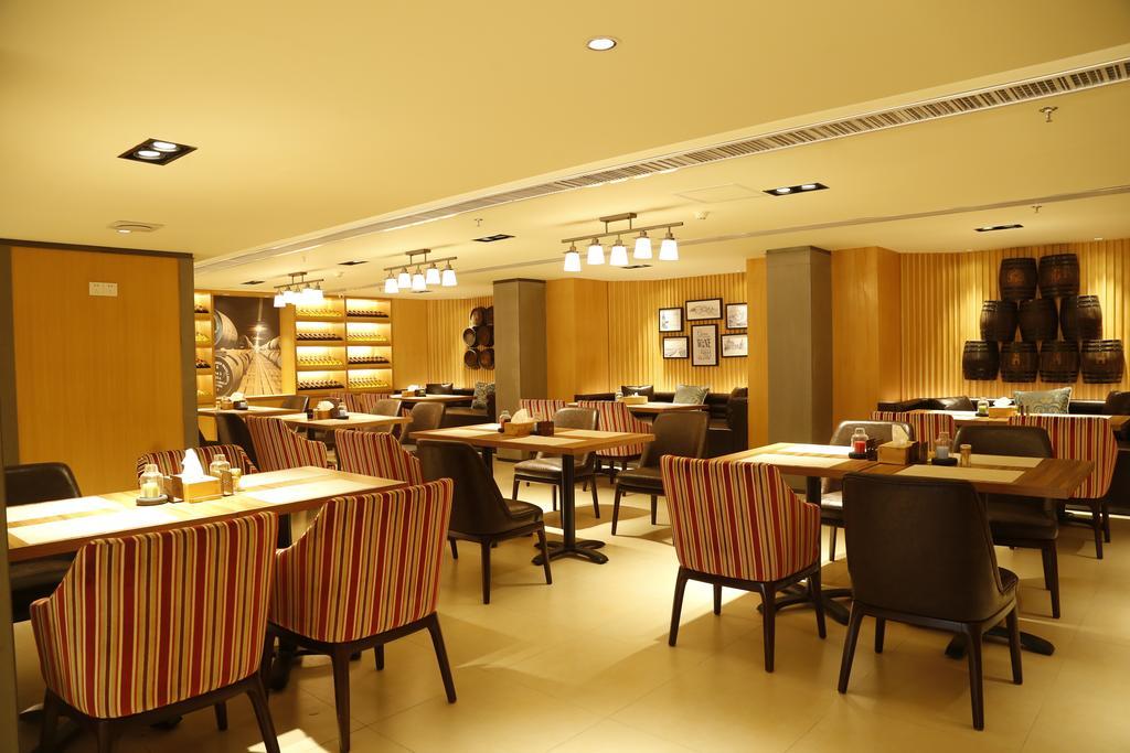 Orange Select Huanshi East Road Hotel 3*