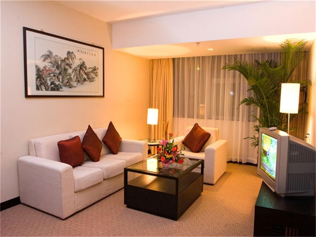 Hotel Skyline Plaza 4*