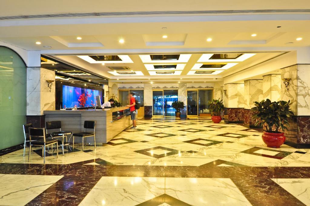 Sealy Hotel, Hotel
