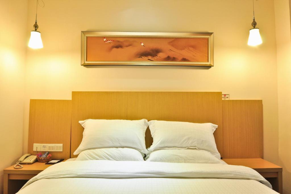 Sealy Hotel, Hotel