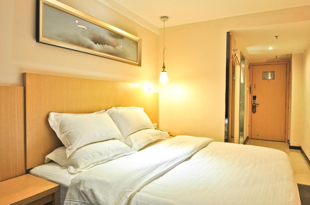 Sealy Hotel,