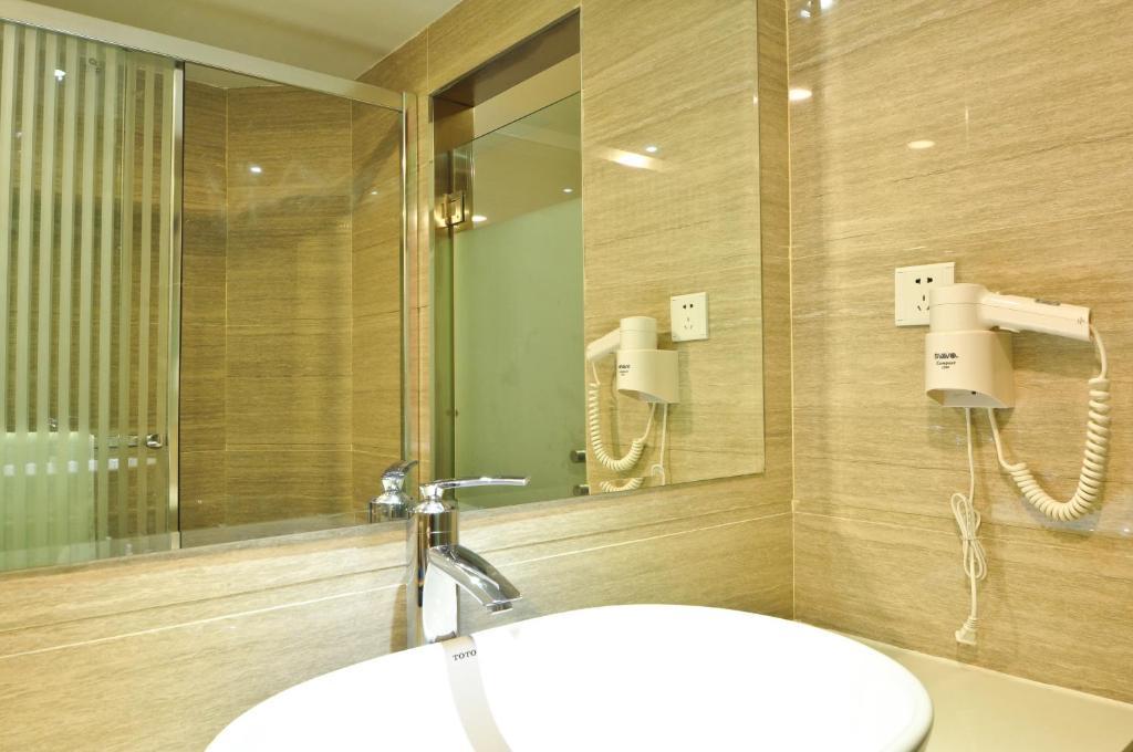 Sealy Hotel,