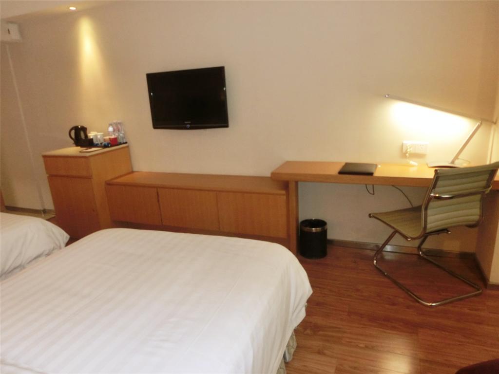 Orange Select Huanshi East Road Hotel