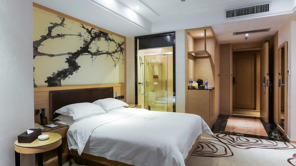 V8 Train Station Hotel