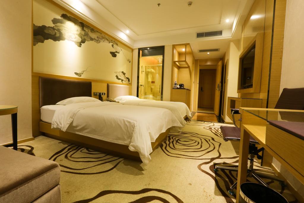 Hotel V8 Train Station 3*