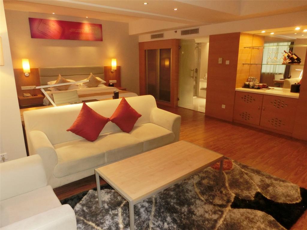 Orange Select Huanshi East Road Hotel