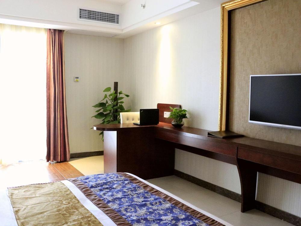 Junye International Hotel 4*
