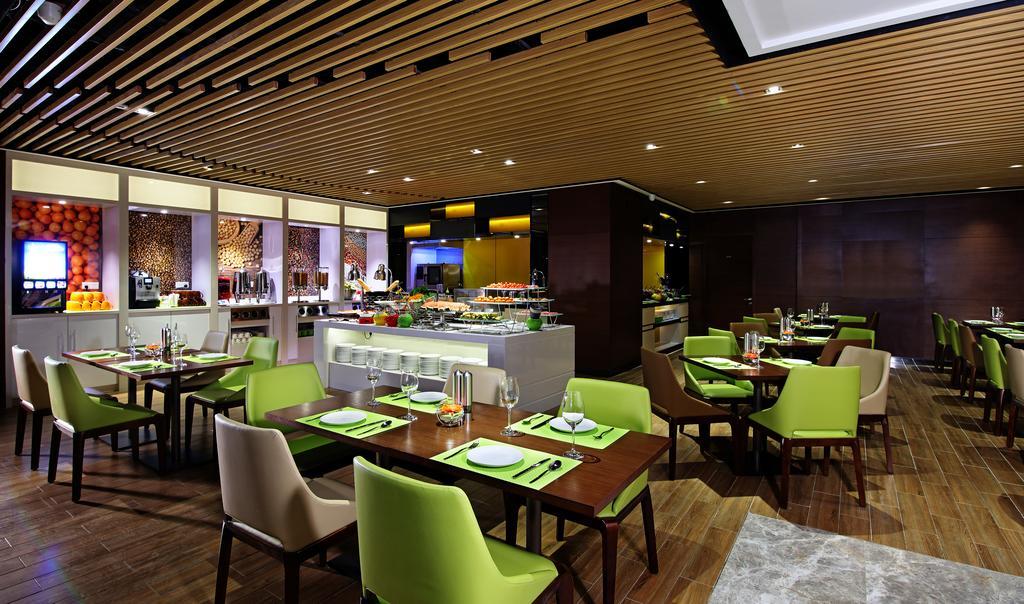 Hotel Hampton By Hilton Zhujiang New Town - Free Shuttle Bus To Fair 4*