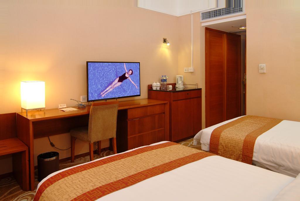 Hotel Guangdong Hotel-free Shuttle & Registration Counter Service During Fair 4*