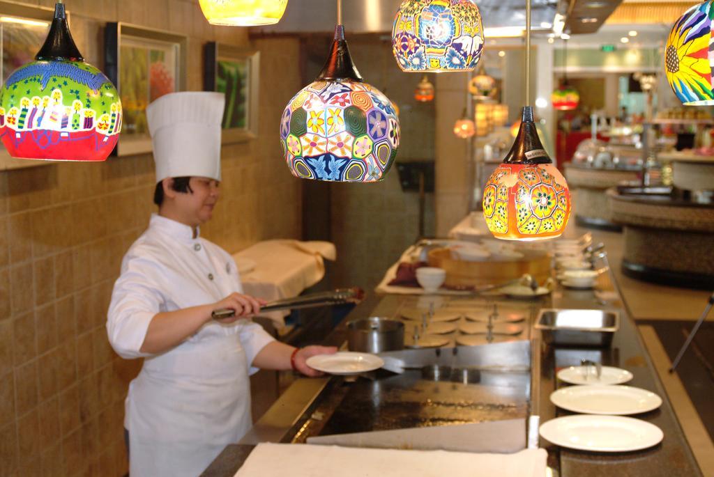 Hotel Guangdong Hotel-free Shuttle & Registration Counter Service During Fair 4*