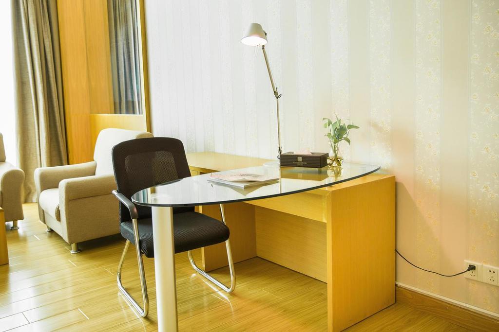 Hotel Baiyun Cheerful 4*