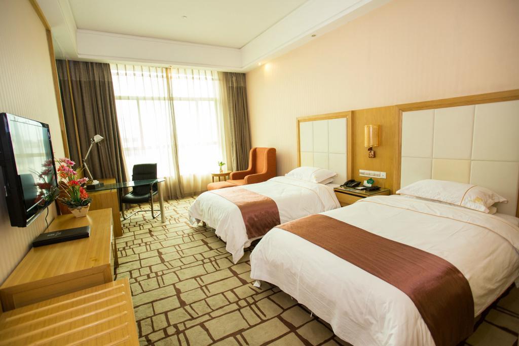 Hotel Baiyun Cheerful 4*