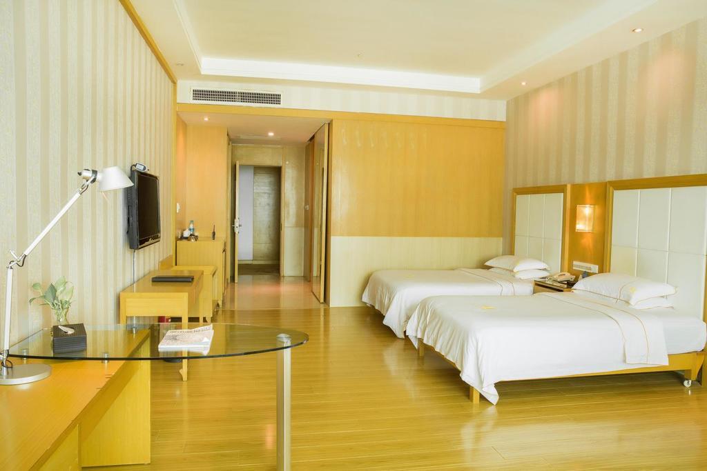 Hotel Baiyun Cheerful 4*