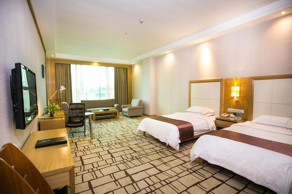 Hotel Baiyun Cheerful 4*