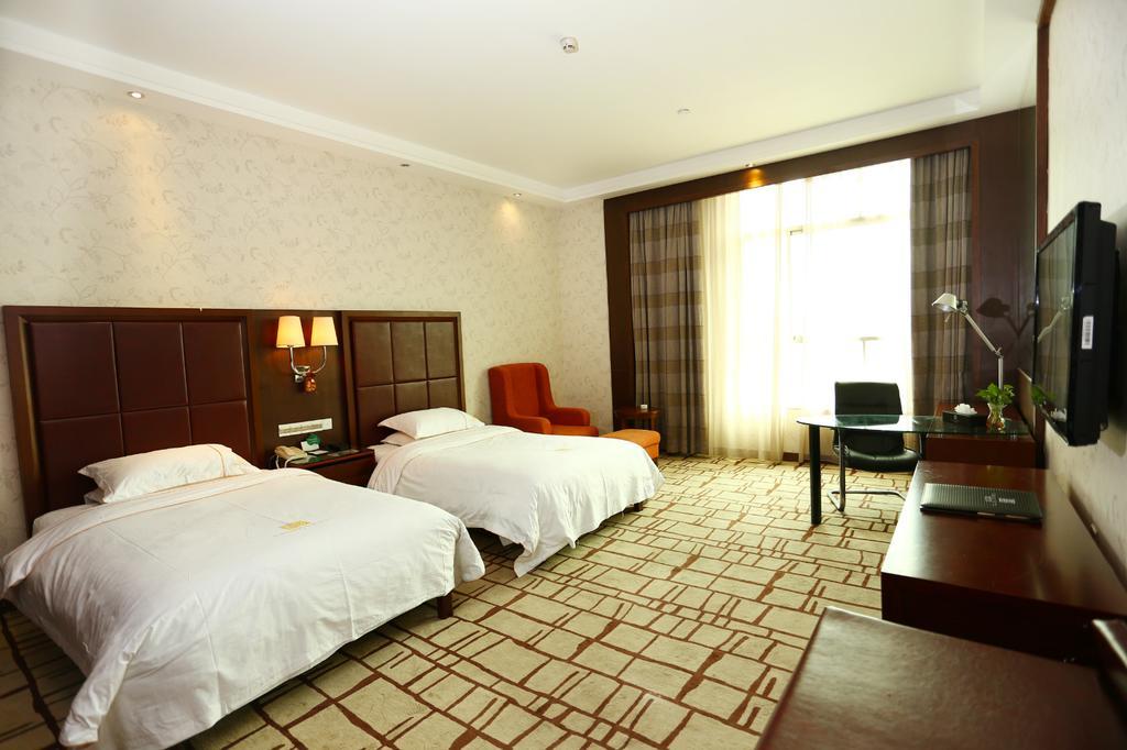 Baiyun Cheerful Hotel 4*