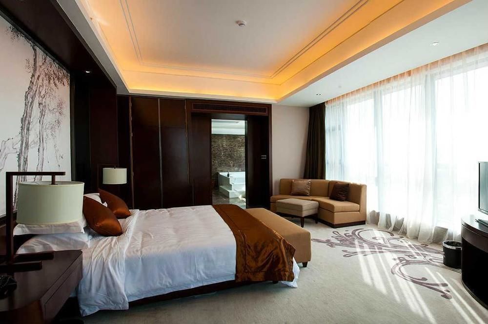 Easco Hotel Canton