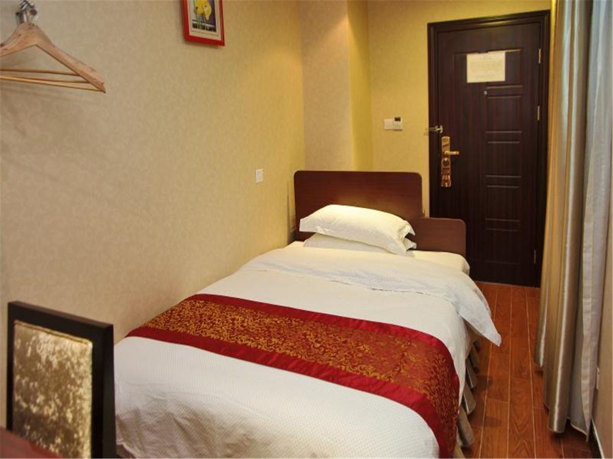 Hotel Lucky 3*