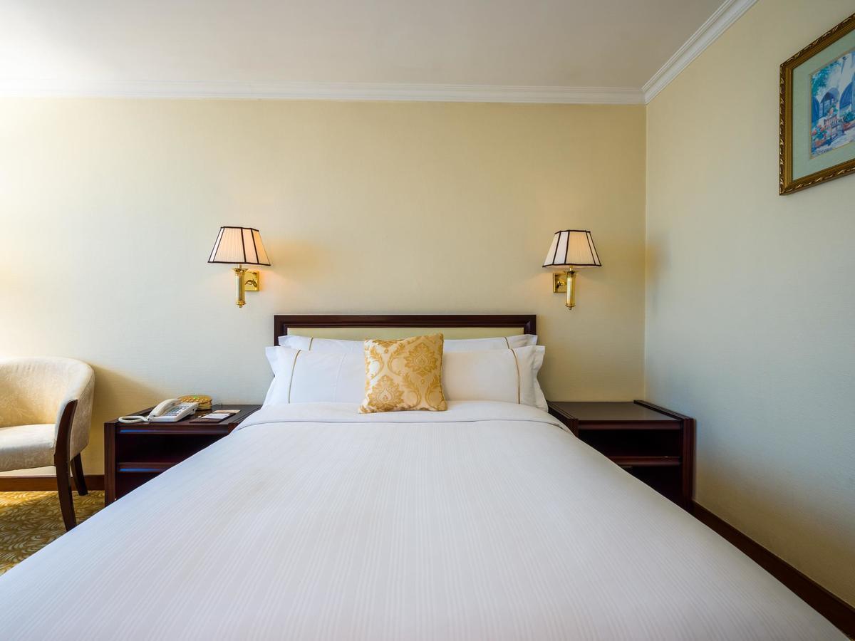 Hotel China Mayors Plaza - Free Shuttle Between And Exhibition Center & Exhibitor Registration Counter During Fair 4*