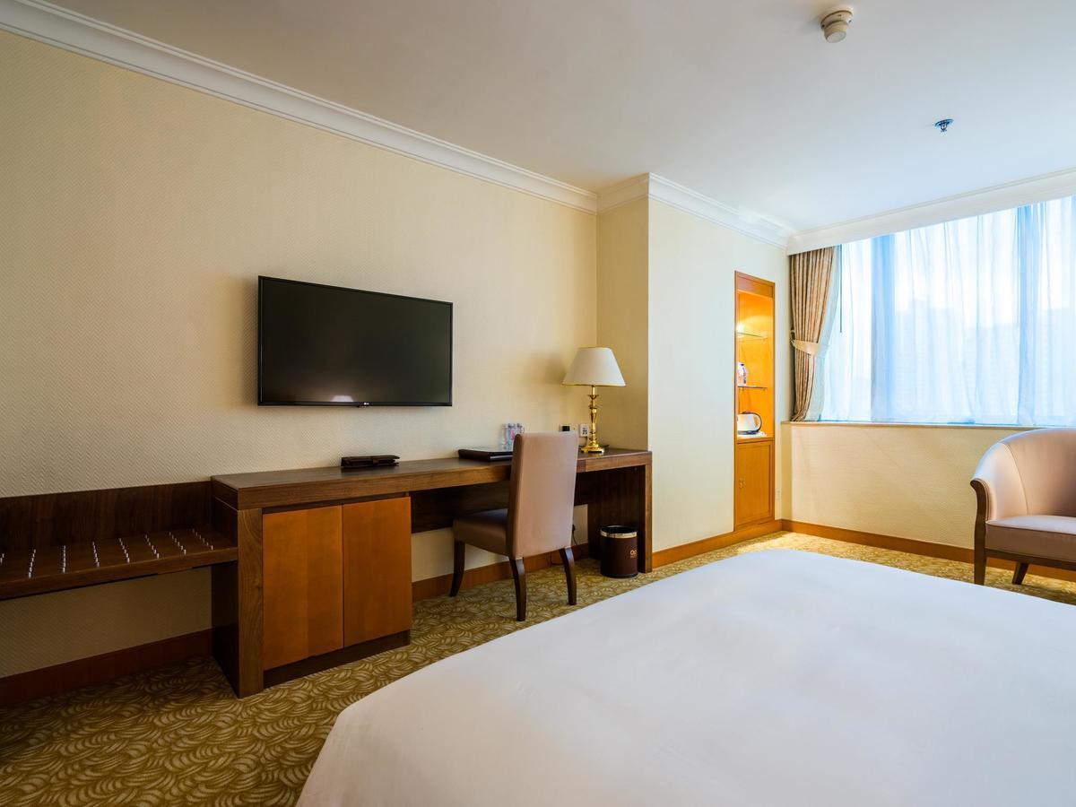 Hotel China Mayors Plaza - Free Shuttle Between And Exhibition Center & Exhibitor Registration Counter During Fair 4*