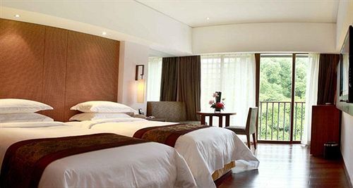 Resort Baiyun Lakeside 4*