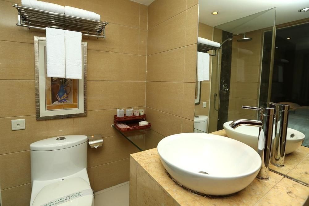 Yile Hotel 2*