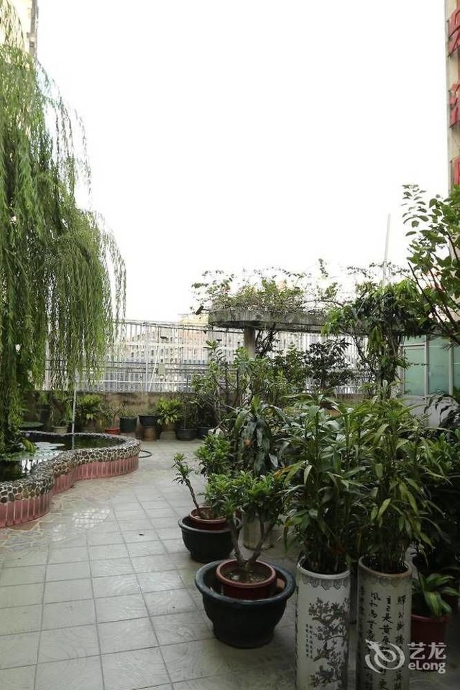 Yile Hotel 2*