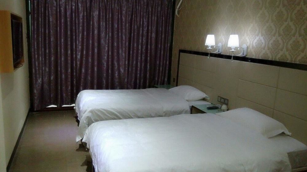 Aoqi Business Hotel 2*