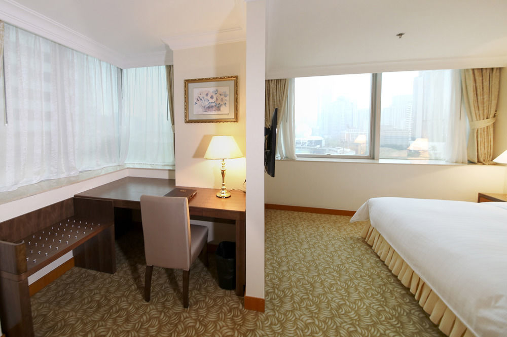 China Mayors Plaza - Free Shuttle Between And Exhibition Center & Exhibitor Registration Counter During Fair Hotel 4*