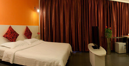 Ln Whitehouse Hotel