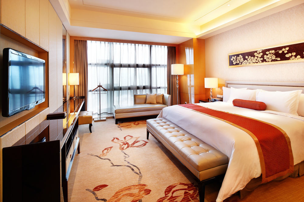 Hotel Hilton Baiyun - Free Shuttle For Fair Period, Close To Luhu Golf Club & Leather Market 5*