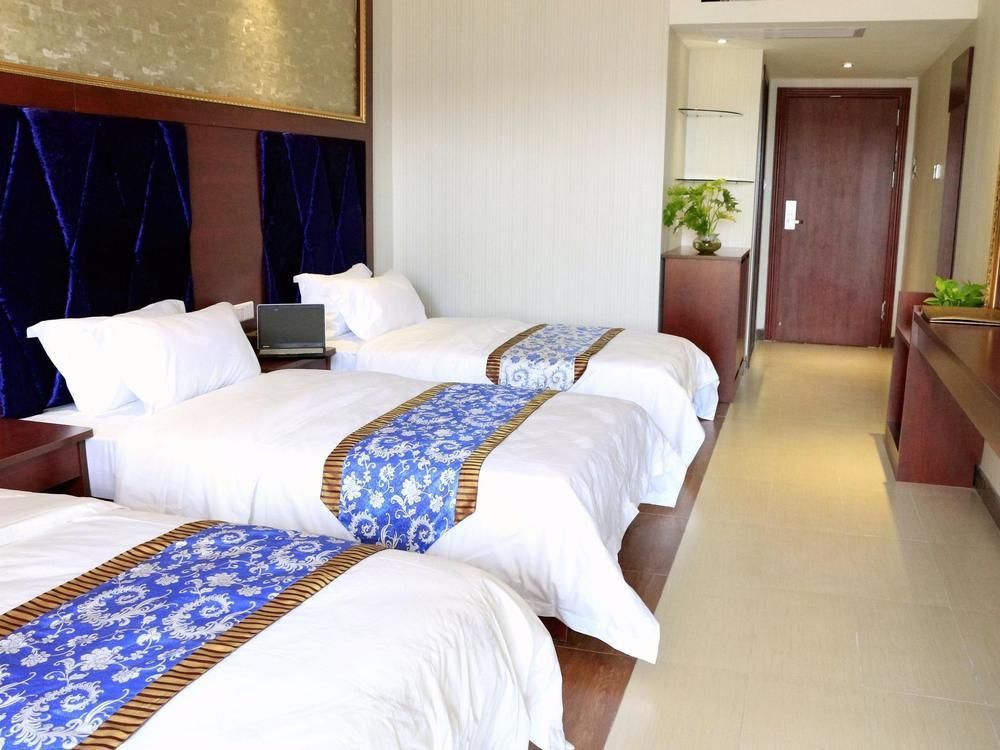 Junye International Hotel 4*